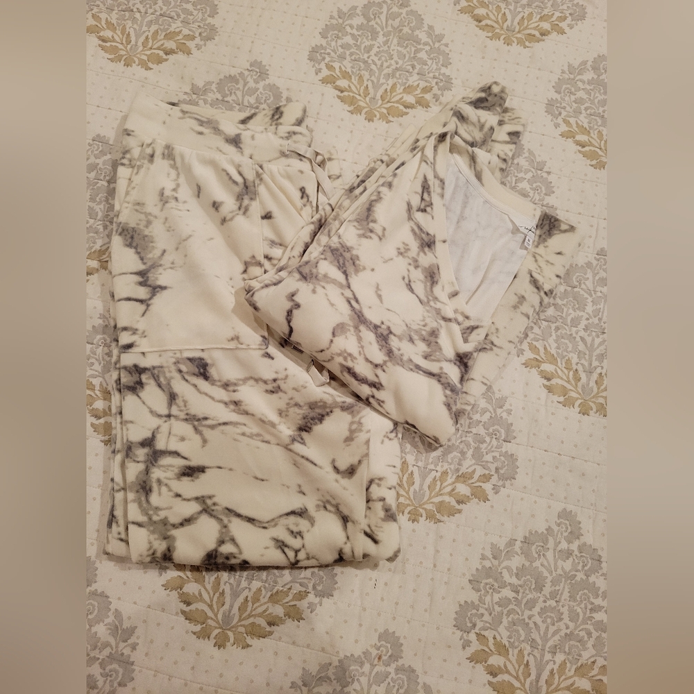 Soma WKND athleisure suit (sweatshirt & pants)